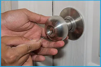 Lock Locksmith Services Chicago, IL 312-288-7676 - 14-unlock-door