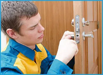 Lock Locksmith Services Chicago, IL 312-288-7676 - 5-lock-opening